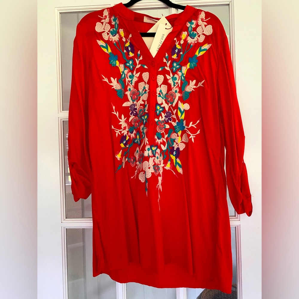 Solitaire dress/tunic size: Large red floral